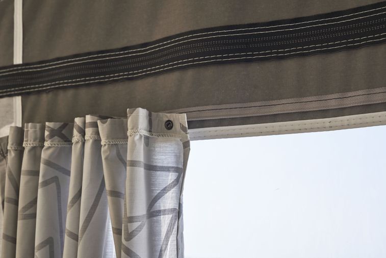 557-ventura-air-dove-400-porch-awning-1.jpg